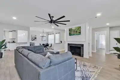 Image de Lake Front Home near Winter Park!