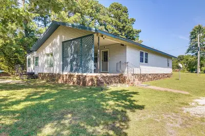 Image de Cookson Vacation Rental w/ Spacious Yard & Porch!
