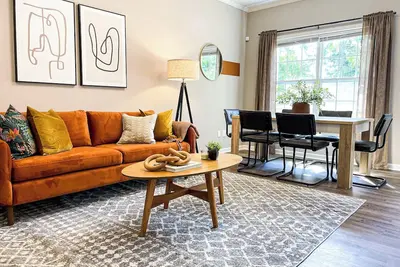 Image de 4Br4Ba Luxe Home • Mins to Uga, Stadium, Downtown • Games • Sleeps 10