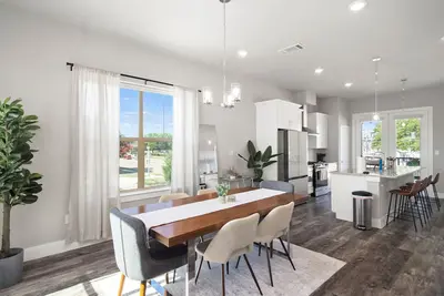 Image de Modern Luxury Richardson 3 Story Townhome!