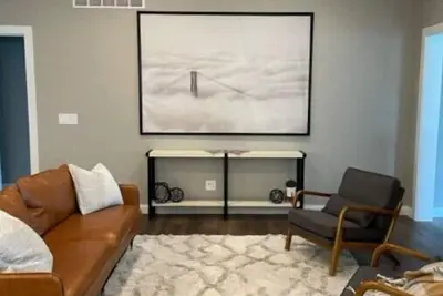 Image de Entire Home: First Class Stay for Work & Play\n