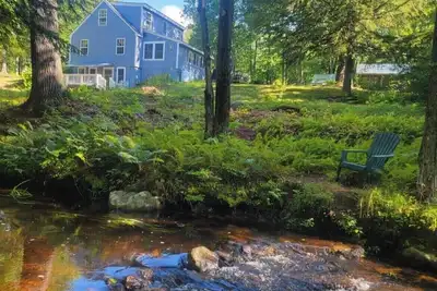 Image de Tamworth cozy cottage on a brook with trails