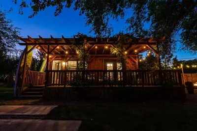 Image de *New* Clean, Modern Paradise! *Walk to River/Lake*