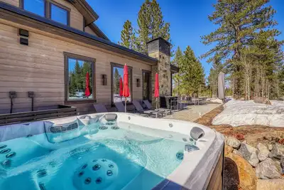 Image de Luxe on the Green at Schaffer's Mill. Ski, Golf & Club Amenities Lake Tahoe!