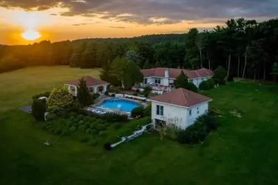 Image de Pocono Villa, a private amenity rich property for the family. Pets Welcomed.