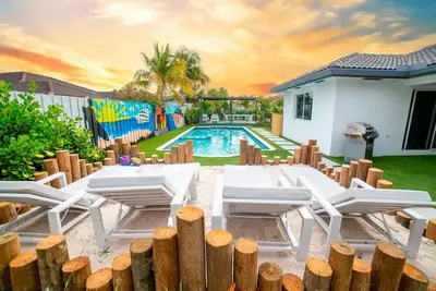 Image de +20 Cozy House\/heated Pool\/basketball\/pool Table\/kids Playground\/bbq