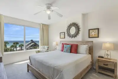 Image de New Rental | Great View | Sleeps 4| Beach Service Included