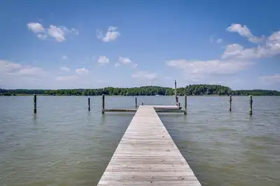 Image de Waterfront Cambridge Gem w/ Hot Tub, Pool & Dock!