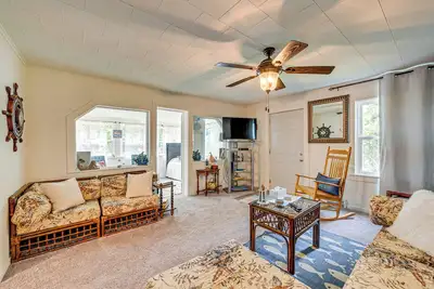 Image de Powers Lake Home w/ Patio - 9 Mi to Lake Geneva!