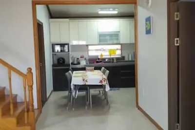 Image de Beautiful home with 3 bedrooms/attic/monthly rent