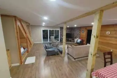 Image de The Getaway Cabin W/ Indoor hot tub and sauna. \n