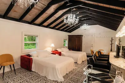 Image de Waterfront, Studio and Gardens, Huge grass lawn, Dogs Ok, with fee