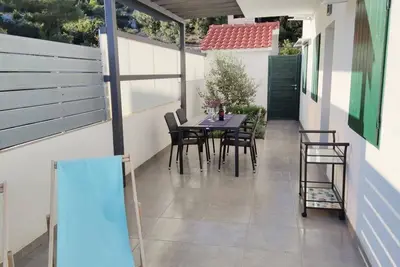 Image de Appartement de deux chambres avec la terrasse Milna, Vis (A-21184-b)