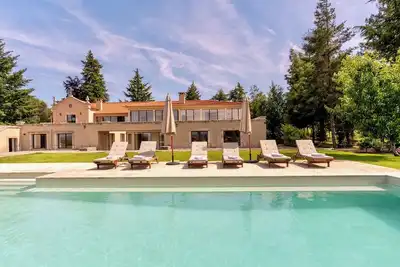 Image de Luxury hilltop retreat with salt-water swimming pool in the Douro Valley