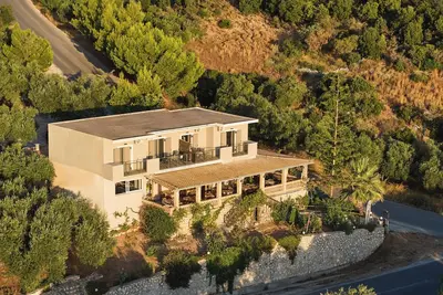 Image de Appartement 'Pelagaki Sunrise 2 Bedrooms' avec vue sur mer, Wi-Fi et climatisation