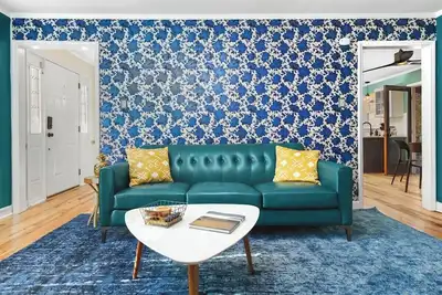 Image de Your Modern Family Retreat, sleeps 10!