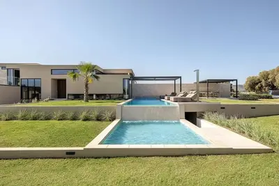 Image de Pnoe Seafront Experience | Villa Etheras