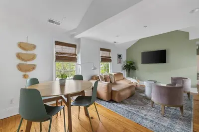 Image de Quaint 2 Bedroom/1 Bath Downtown Charleston