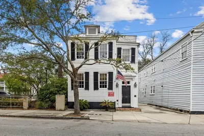 Image de The Manor | 8br Home in Downtown Charleston!