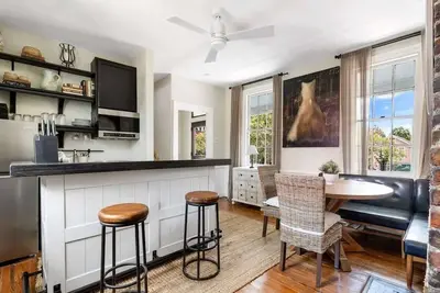 Image de Spacious & Modern 4bd, 2 blocks to King!