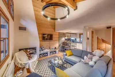 Image de Chalet, vue pistes de ski, terrasse, balcon, cheminée ou poêle à bois, télévision, casier à ski