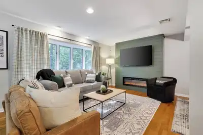 Image de Central Ac-Family fun-Fence-Dog Friendly- Gameroom- King beds-Fire Pit-Grill