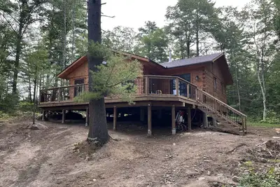 Image de Timber cottage with large deck overlooking the water. Boat access only, no road.