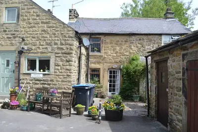 Image de Three Bears Cottage - Just Perfect for Exploring the Glorious Peak Park!
