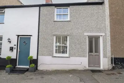 Ty Bach Twt, with a garden in Conwy