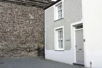 Ty Potiwr, with a garden in Conwy