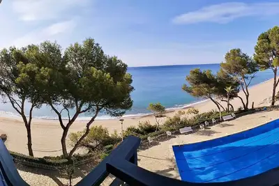 Wonderful sea view with large terrace, walking distance to beach and swimming pools