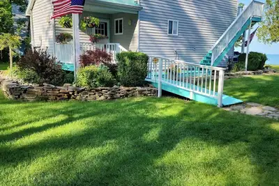 Image de Stunning, fully appointed home on a sugar sand beach of Lake Huron.