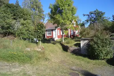 Image de Cozy cottage surrounded by forest in Småland