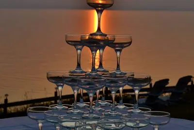 Image de Huron-waterfront cottage6 bedrooms3baths with Hot tub/outdoor shower/pets2.