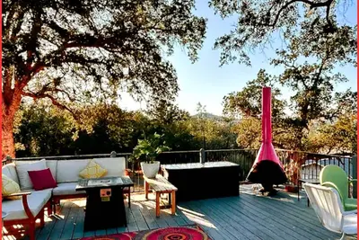 Image de Peaceful mtn retreat with Huge deck/ Hot tub, in Ylp, just 40 min to Yosemite.