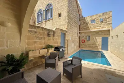 Image de House with pool for 10 persons, central yet quiet area