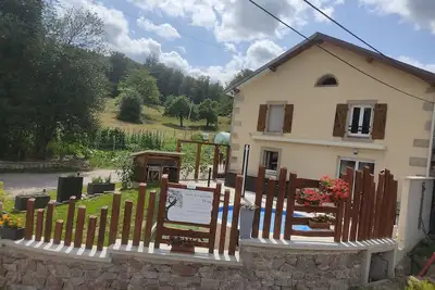 Image de Propriété de Campagne Rénovée Avec Piscine, Sauna Privés