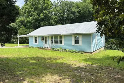 Image de Grannies house sits on 300 acre farm built in 1959