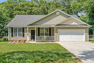 Image de Pet friendly home in heart of Mauldin. Bicycles provided, close to restaurants