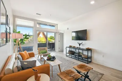 Image de Luxe Lohi Loft with garage parking spot