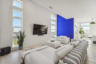 Image de Penthouse w/ Garage + Ev Spot