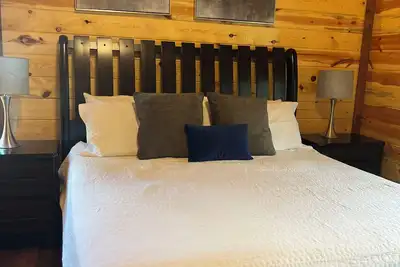 Image de Ultimate Pool Cabin! Rooftop Gazebo! HotTub! GameRM! Slp20! Ample Parking!