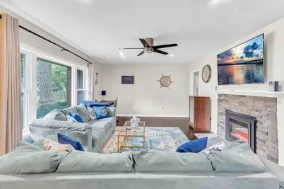 Image de This stunning home is in one of the most desirable neighborhoods of Salisbury