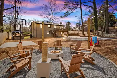 Image de Atl Retreat ~ Hot tub ~ Firepit ~ Basketball ~ Game Room