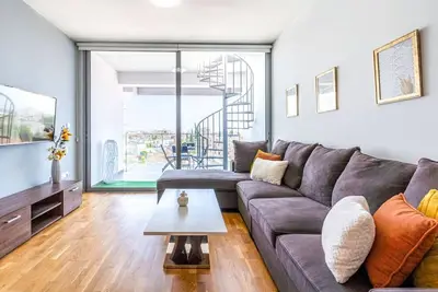 Image de ★ Jay's Penthouse 2-Br Apt W/ Terrace in Larnaca