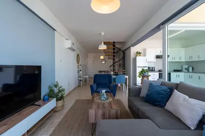 Image de Chloris 3- Bedroom Apartment W/Terrace in Larnaca