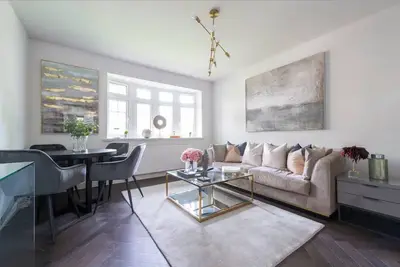 Image de 2 Br, Modern Urban Sanctuary