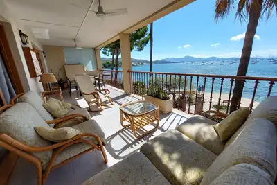 Image de Three Bedroom Apartment on the Pine Walk With Superb Views. Wifi and Air Con