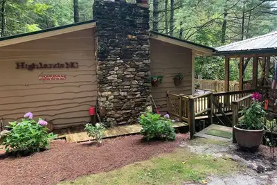 Image de Walk to Waterfalls! Cozy All Seasons Highlands Cabin 6 min to Town