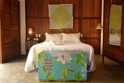 Image de Charming Yellow Bungalow on Algodões Beach with full kitchen.